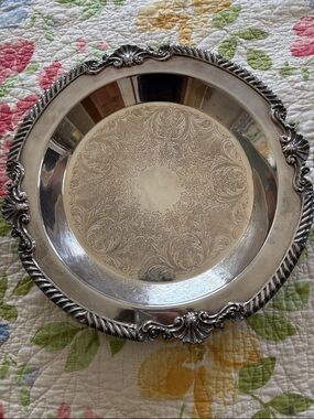 Ornate Silver-Tone Serving Platter - Elegant Floral Engraving Silver Plated